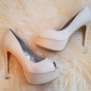 STILL AVAIL! Women 8 white stiletto platform heel